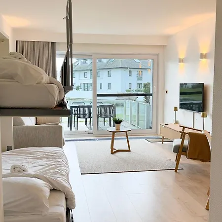 Cozy With Pool In 4 Guests 아파트 *