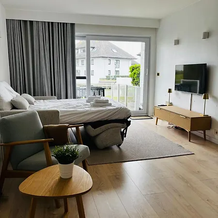아파트 Cozy With Pool In 4 Guests